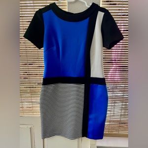 Sz. 6p abstract colored dress.
